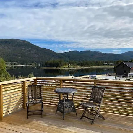 Trivelig Og Nylig Oppfort Med Innendors Peis Vakantiehuis