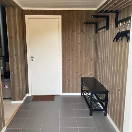 Trivelig Og Nylig Oppfort Med Innendors Peis Holiday home