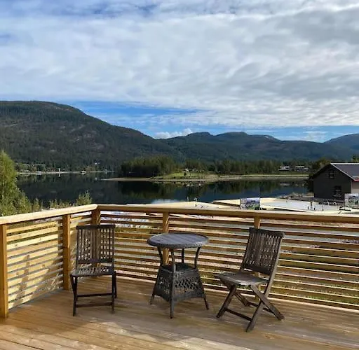 Trivelig Og Nylig Oppfort Med Innendors Peis Holiday home