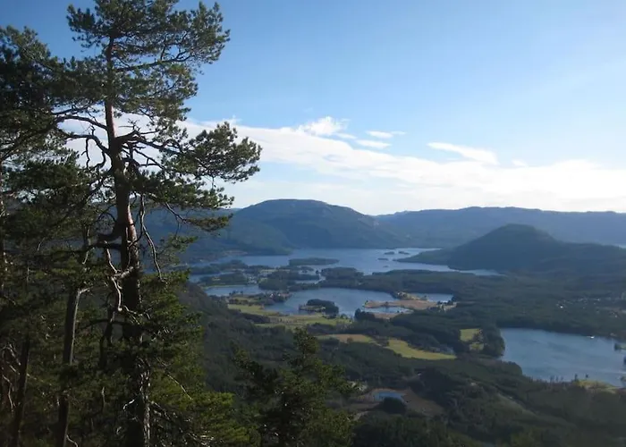 Trivelig Og Nylig Oppfort Med Innendors Peis
