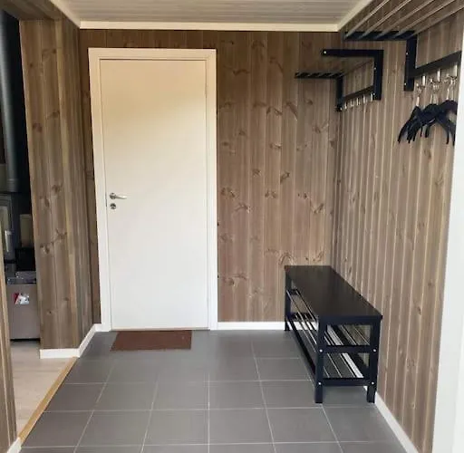 Trivelig Og Nylig Oppfort Med Innendors Peis Holiday home