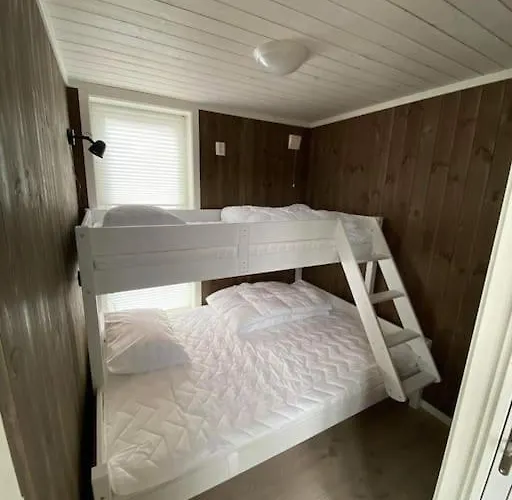 Holiday home Trivelig Og Nylig Oppfort Med Innendors Peis *