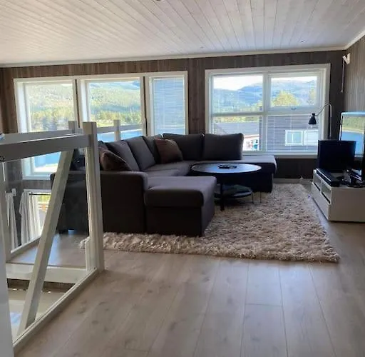 Trivelig Og Nylig Oppfort Med Innendors Peis 度假居
